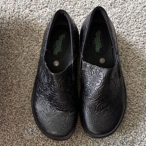 Landau FootwearX Vitality Black - Embossed Mules